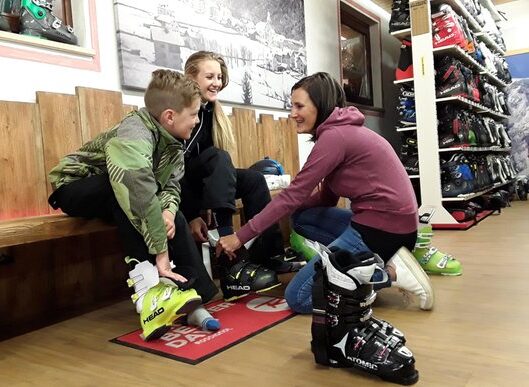 Půjčovna zimního vybavení Lyží a snowboardů